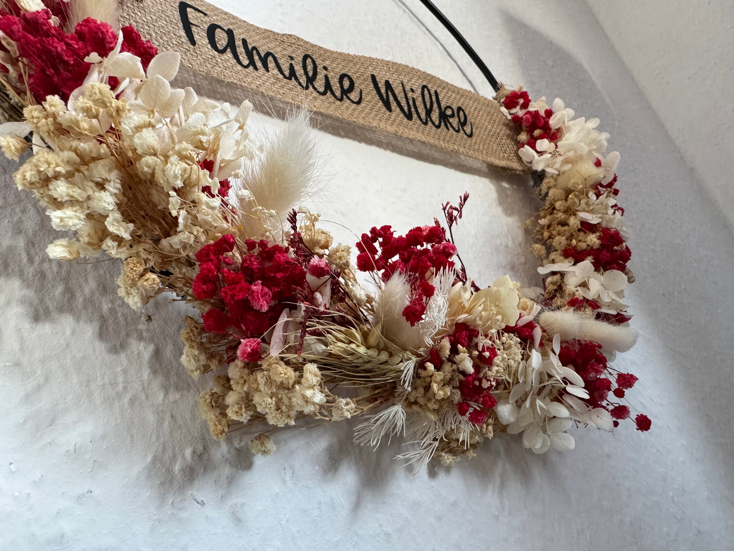 Runde Türkränze mit Trockenblumen in verschiedenen Farben und Aufdruck