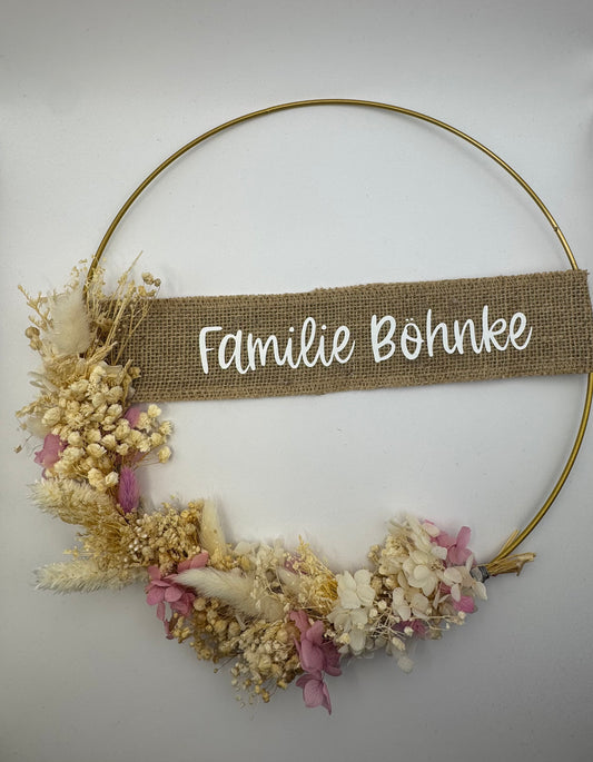 Runde Türkränze mit Trockenblumen in verschiedenen Farben und Aufdruck